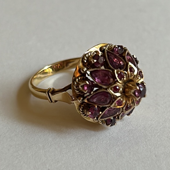 Sold- 18k Yellow Gold Natural Pink Sapphires Ladies Ring - Picture 11 of 17